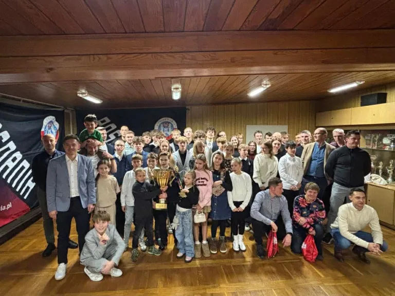 Gala Sportu Sekcji Triathlonu KS Posnania 2025 &ndash; moc nagr&oacute;d, emocji i sportowej zajawki! 🏆🔥