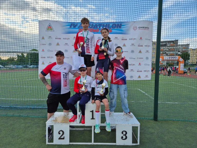 Medale i życi&oacute;wki! KS Posnania błyszczy podczas IV Aquathlonu w Gnieźnie 🔥🌊🏃