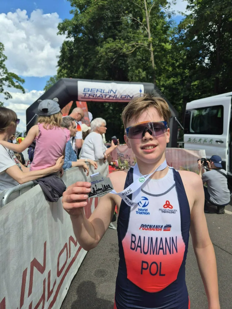 🥇 Dorian Baumann triumfuje w Berlinie! Zwycięstwo OPEN podczas jubileuszowego triathlonu 🇩🇪🔥
